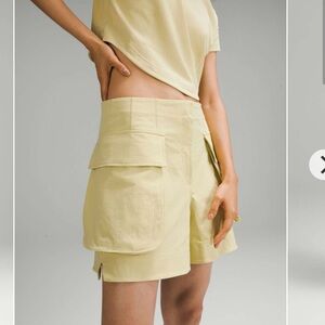 Lululemon Relaxed Fit Super High Rise Cargo Short 4”